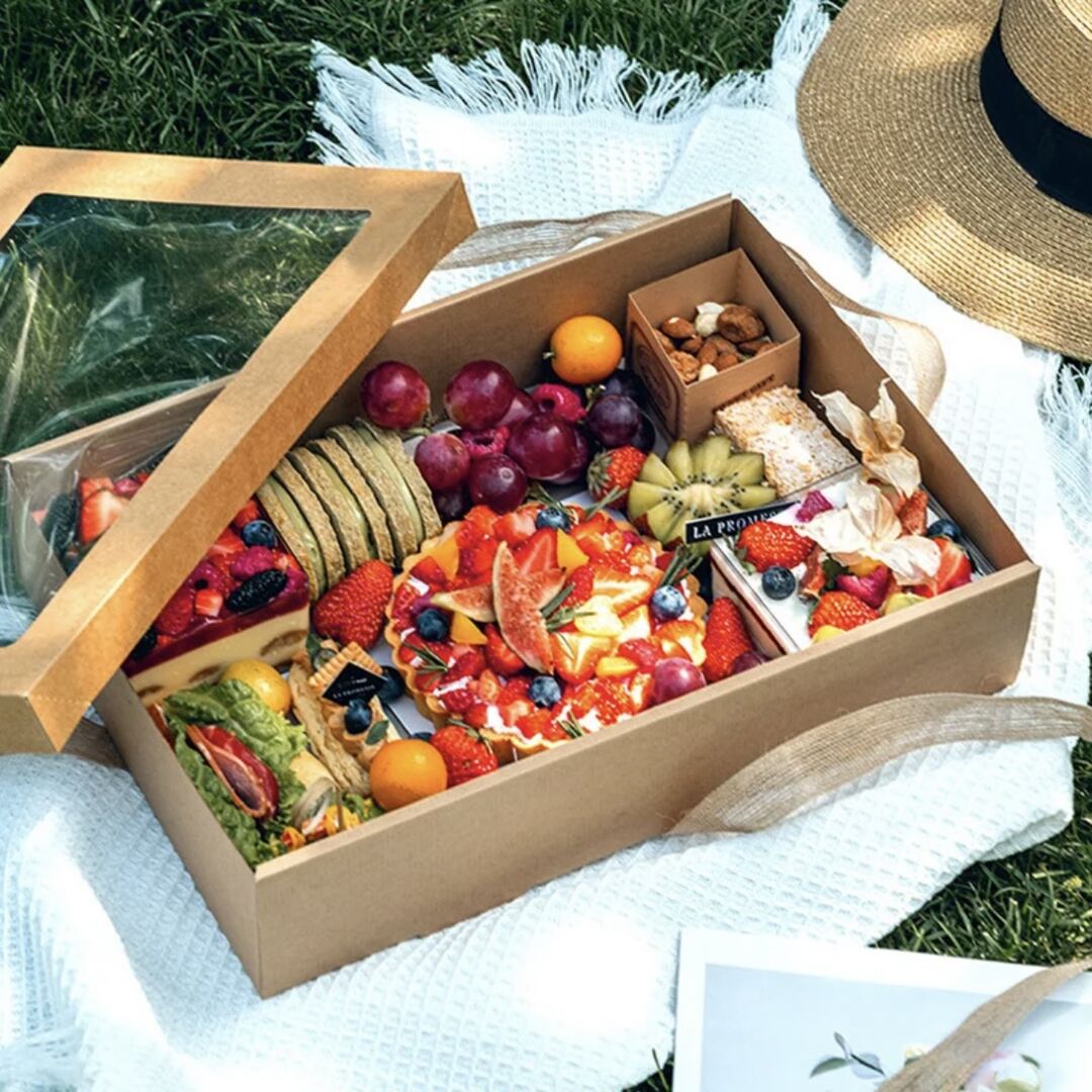 صندوق كرافت مع غطاء نافذة