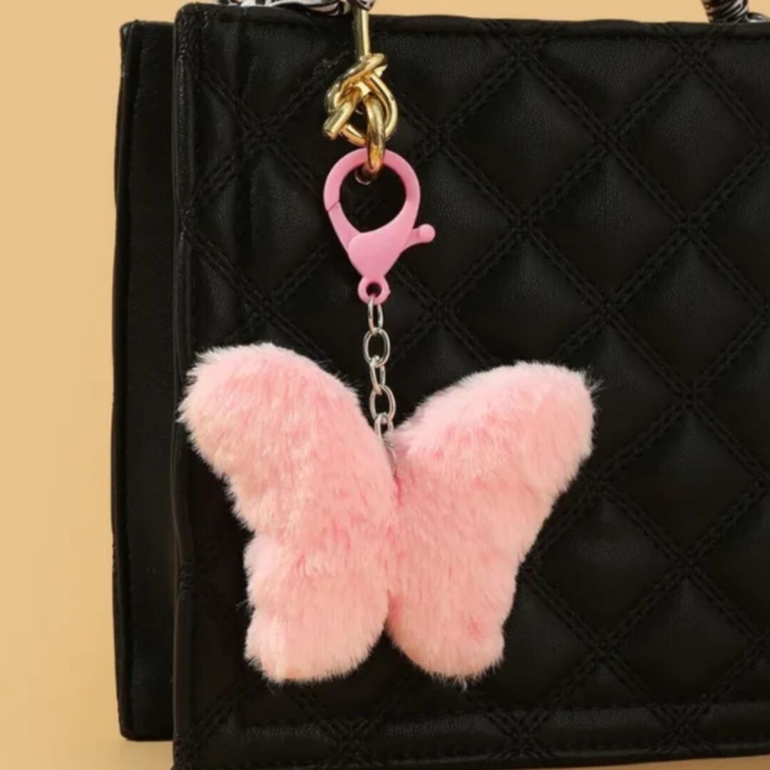 سلسلة مفاتيح على شكل فراشة غامضة