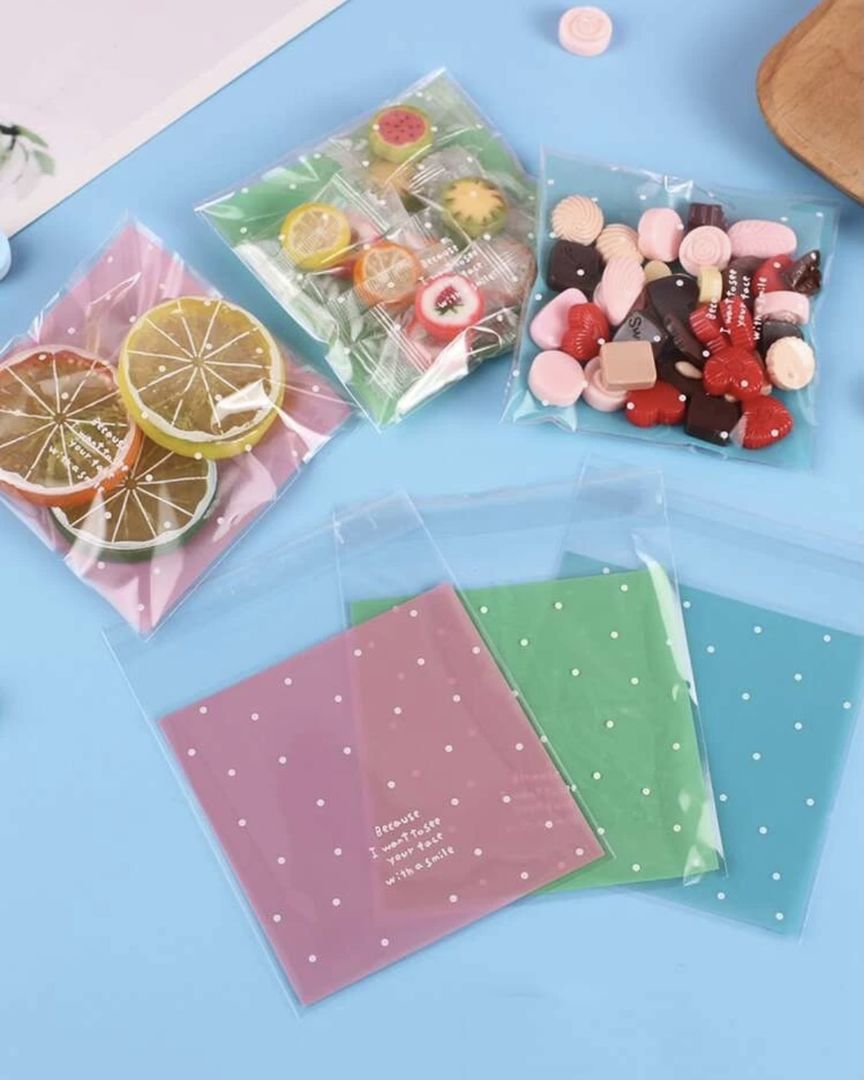 كيس من البلاستيك الملون