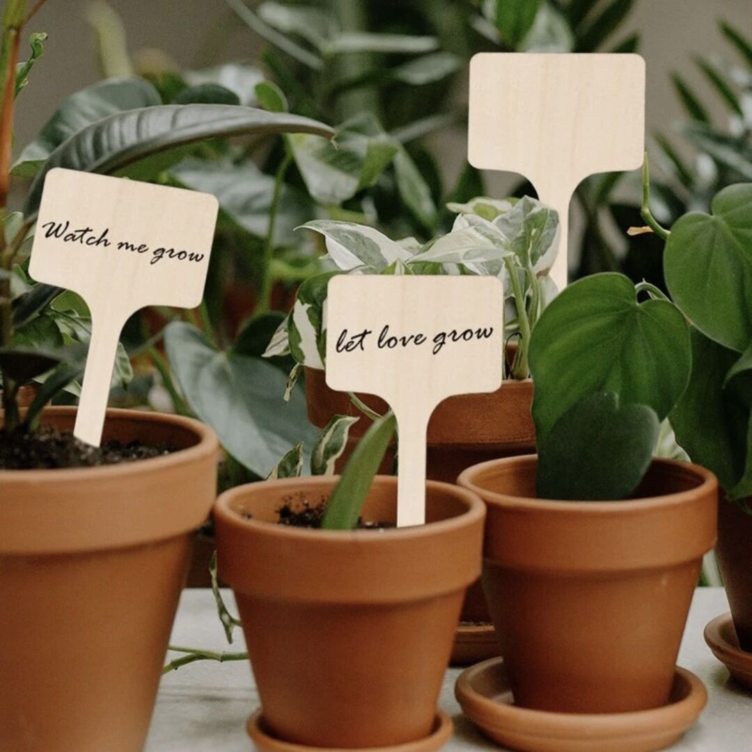 WOODEN T-SHAPED SIGN