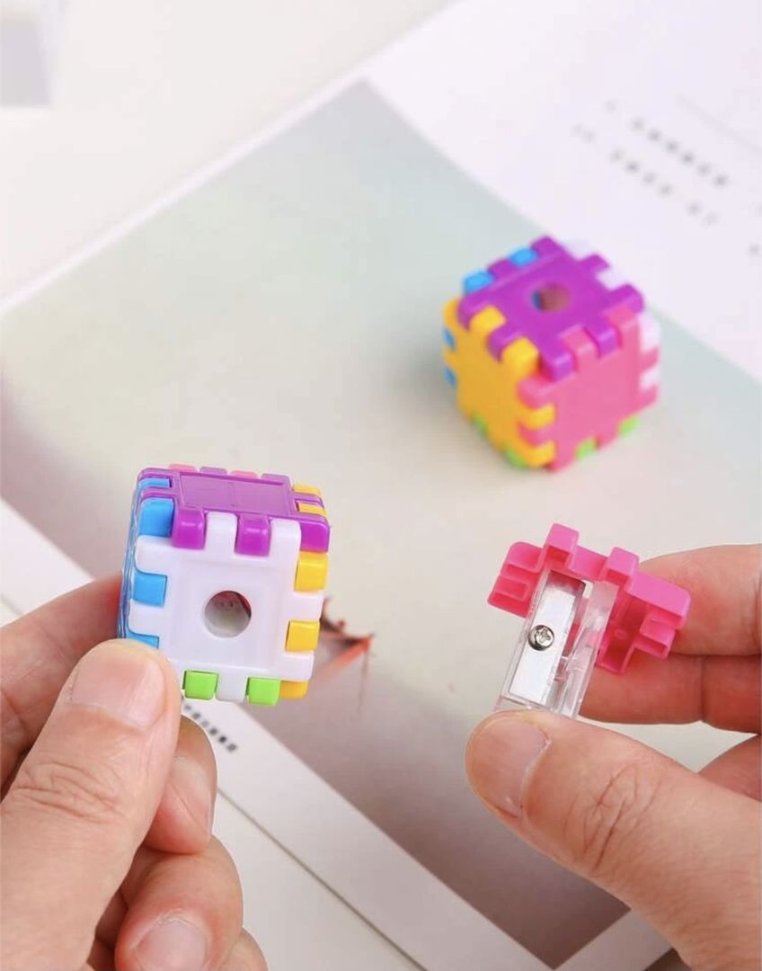 مبراة القلم الرصاص- اللغ