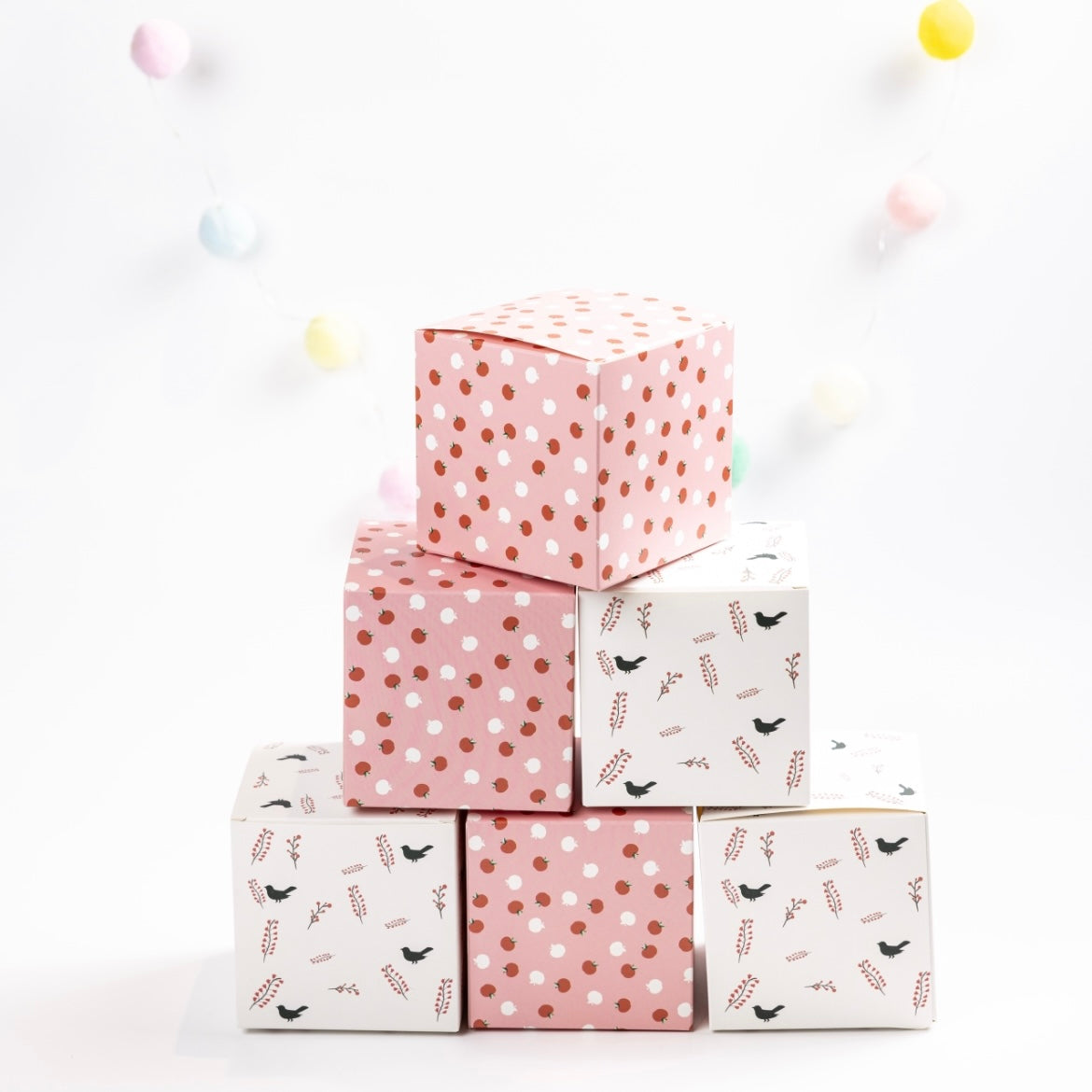 علبة ورق هدايا بنمط مختلط