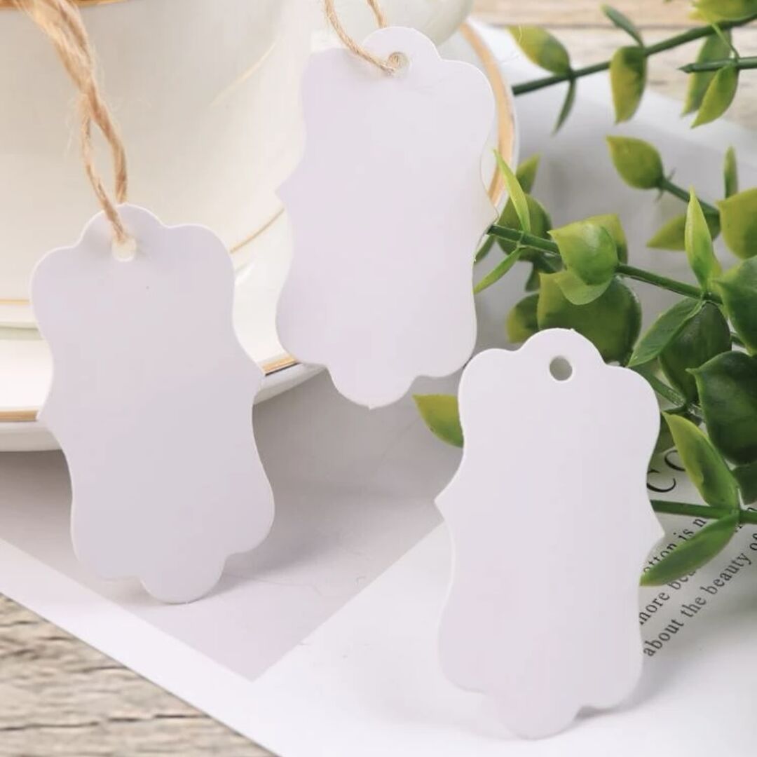 علامة ورقية بيضاء