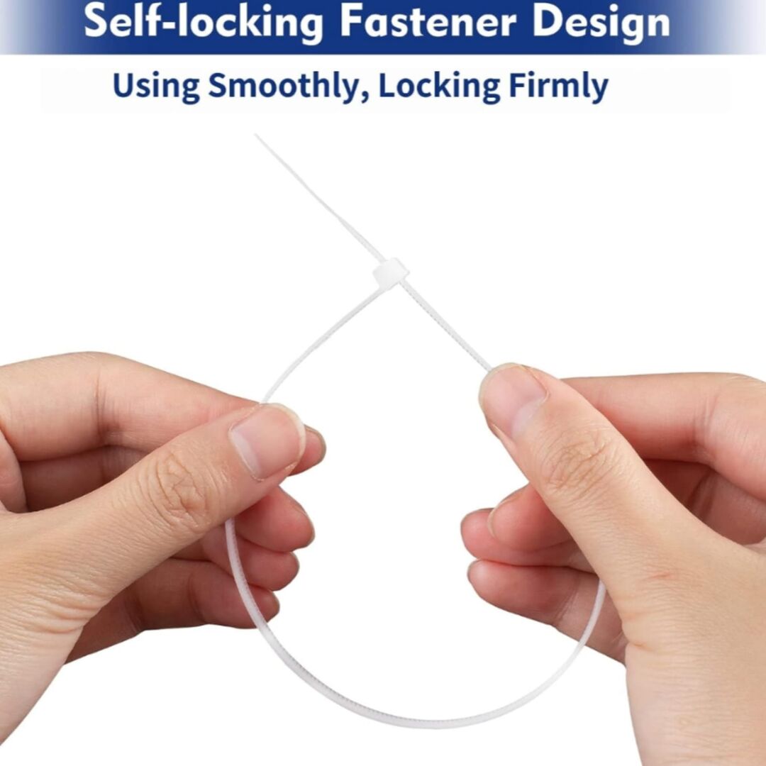 ربطة عنق بيضاء