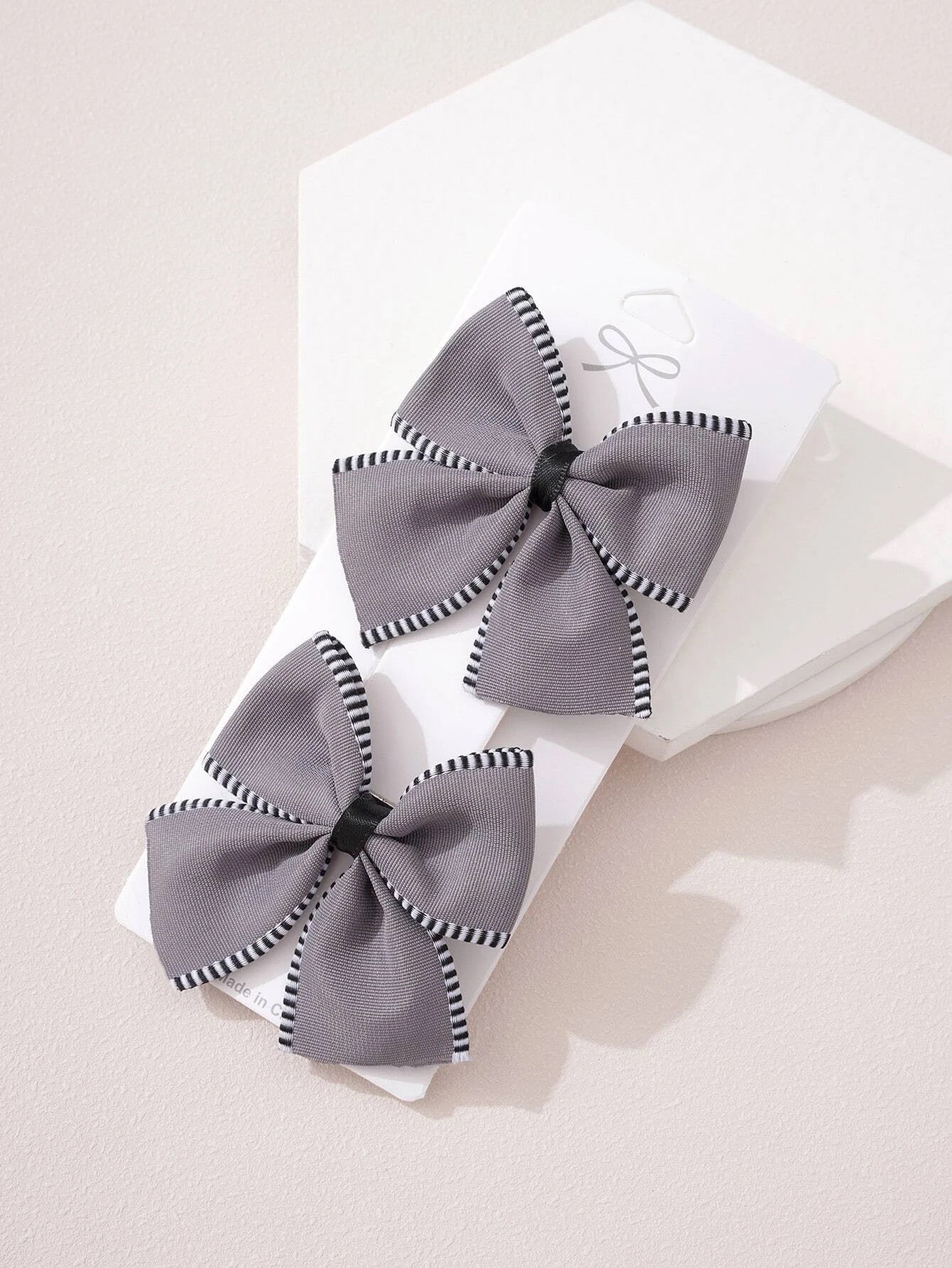 2 قطعة من مشابك الشعر الصغيرة