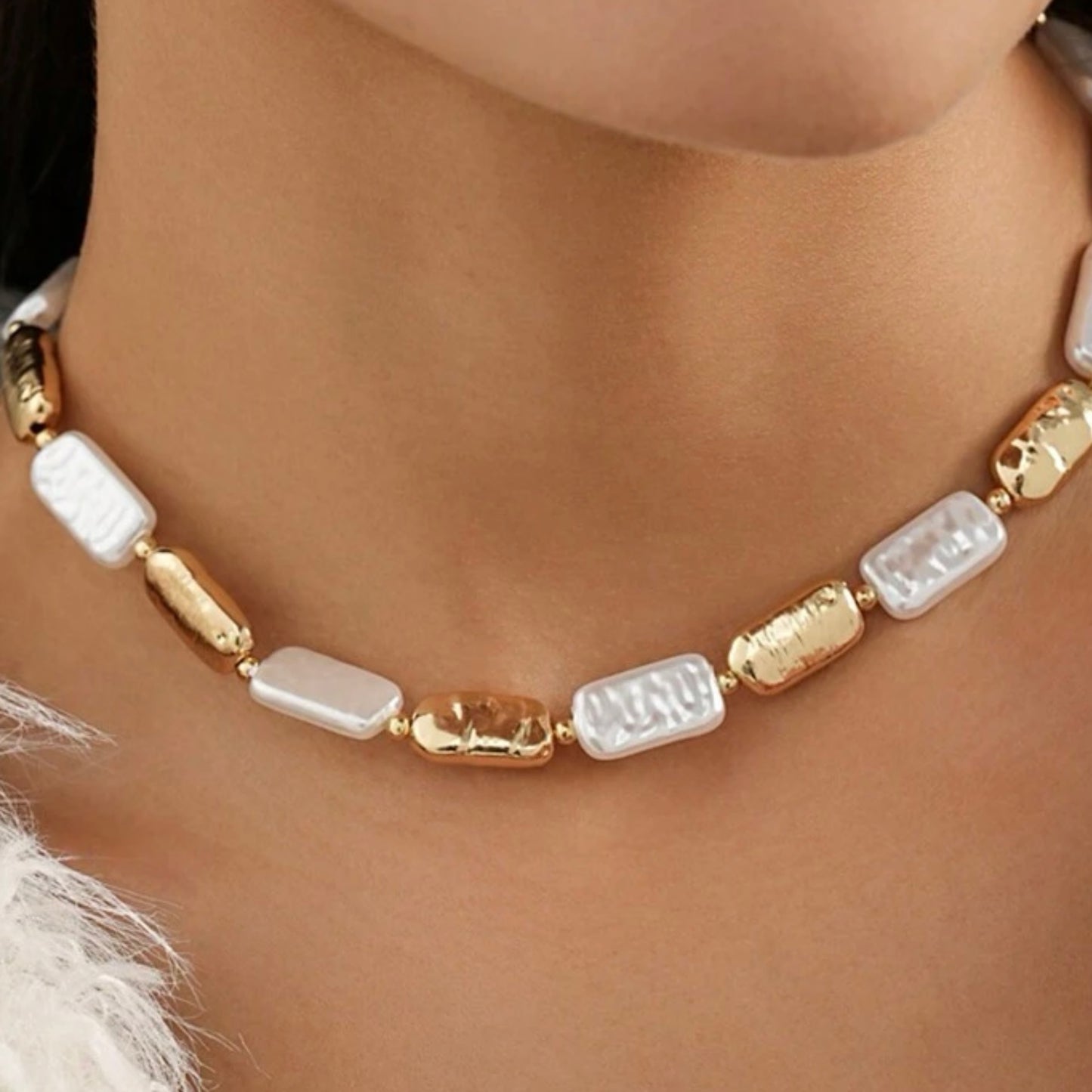 عقد لؤلؤ معدني