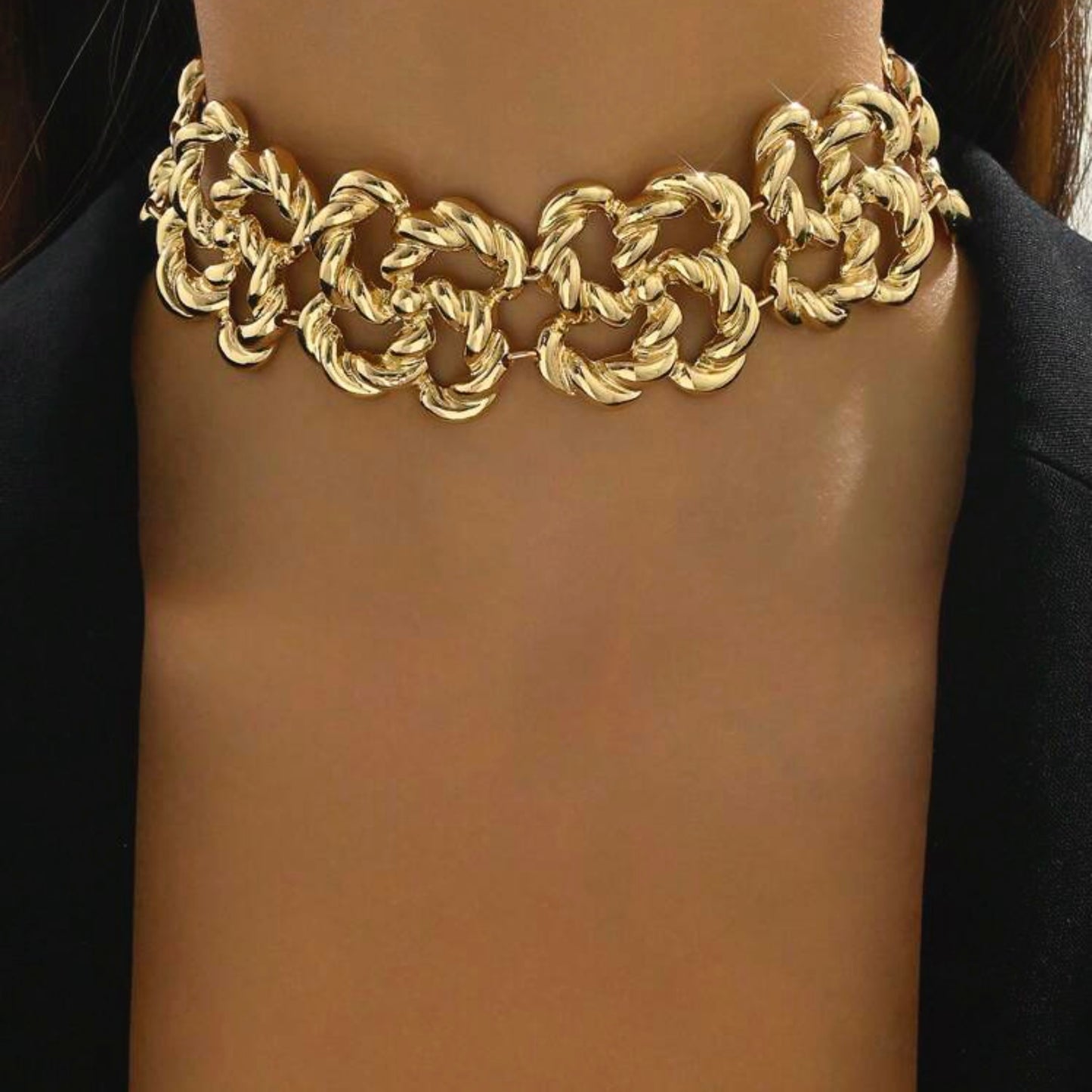 قلادة ذهبية