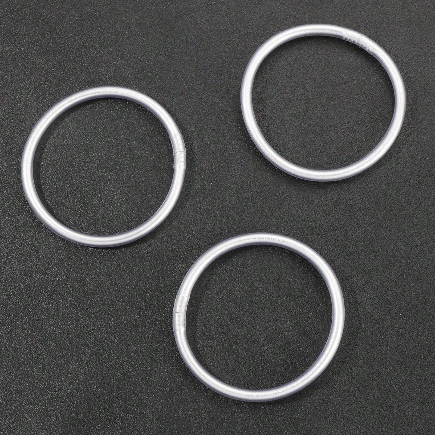 3 قطع من أساور السيليكون