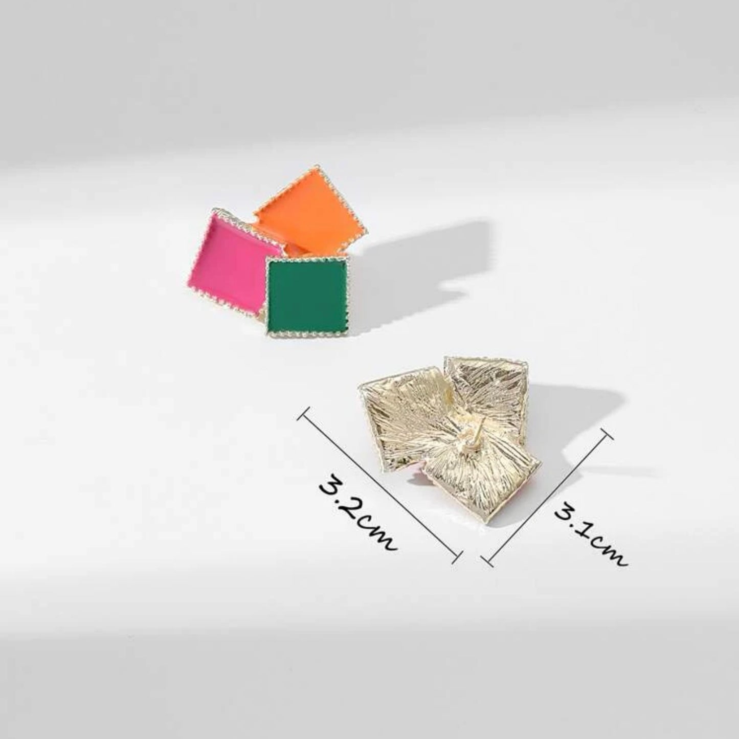 قرط متعدد الألوان