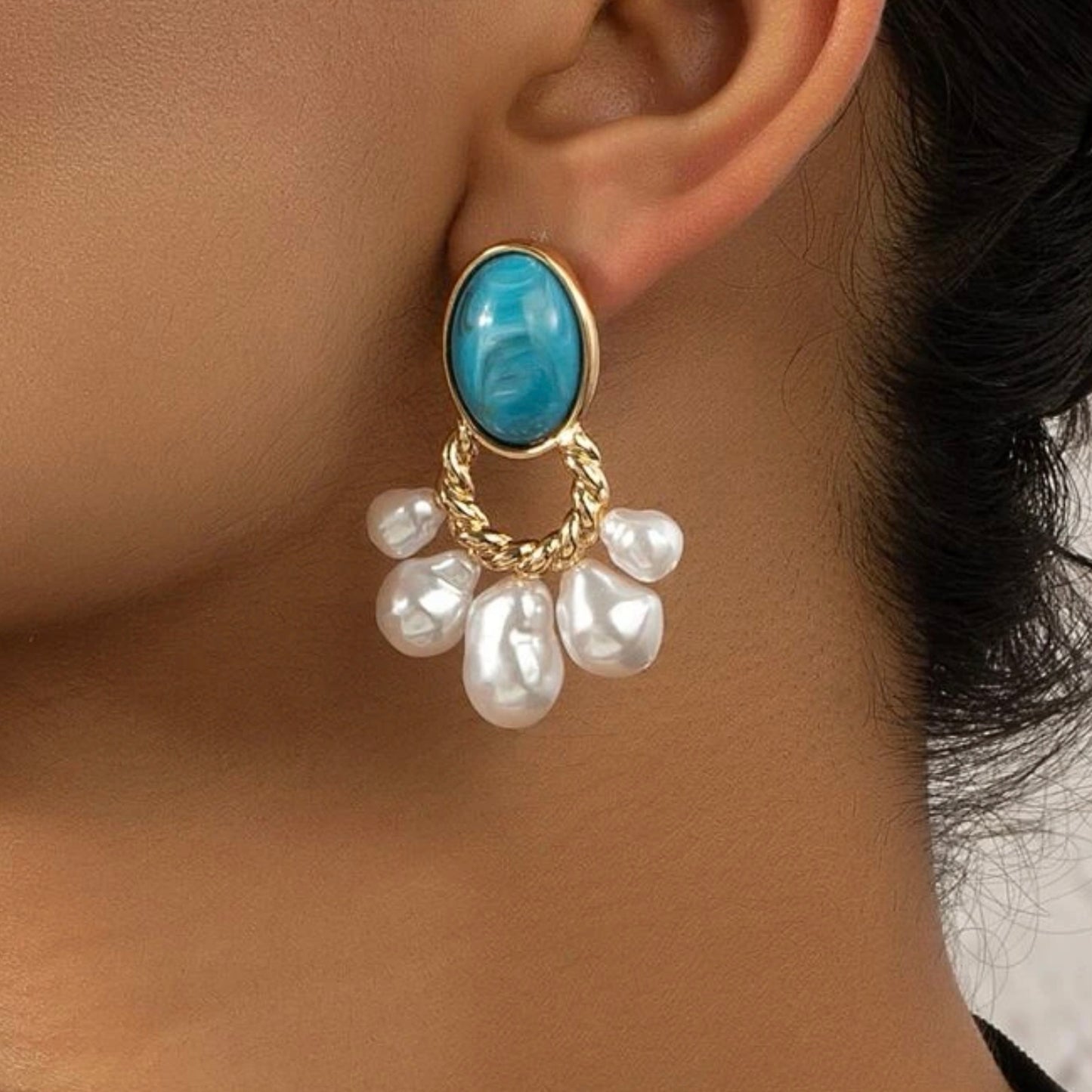 قرط اللؤلؤ الأزرق