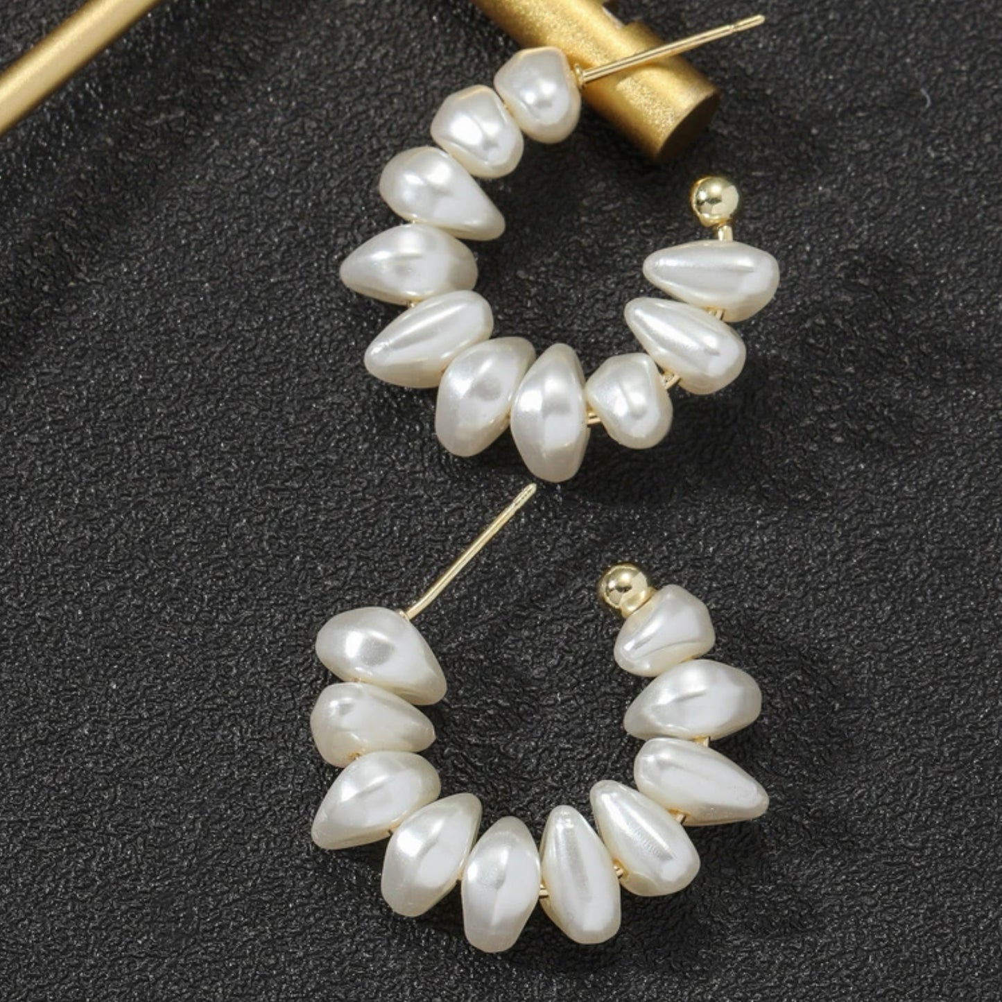 طوق مرصع باللؤلؤ