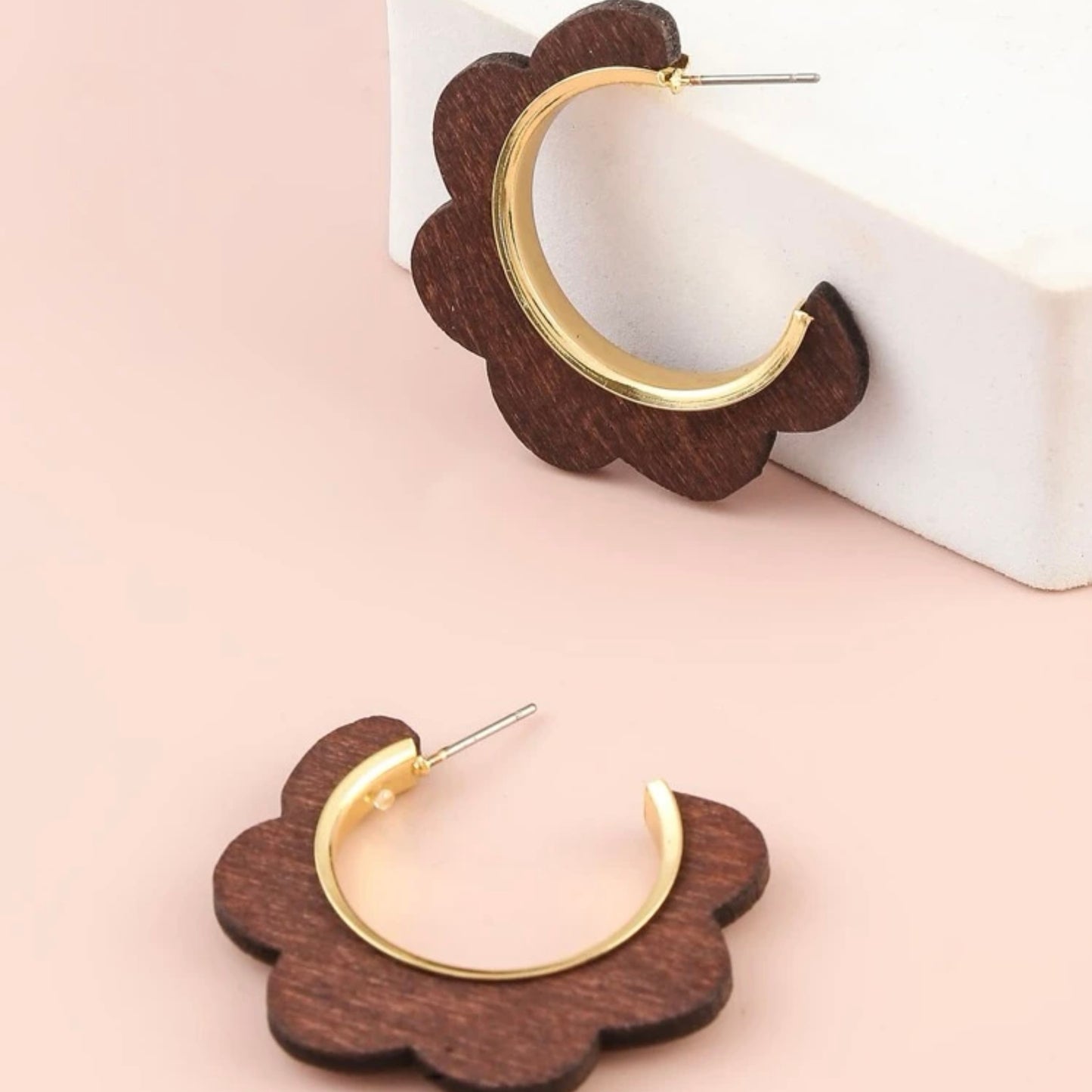 قرط دائري خشبي