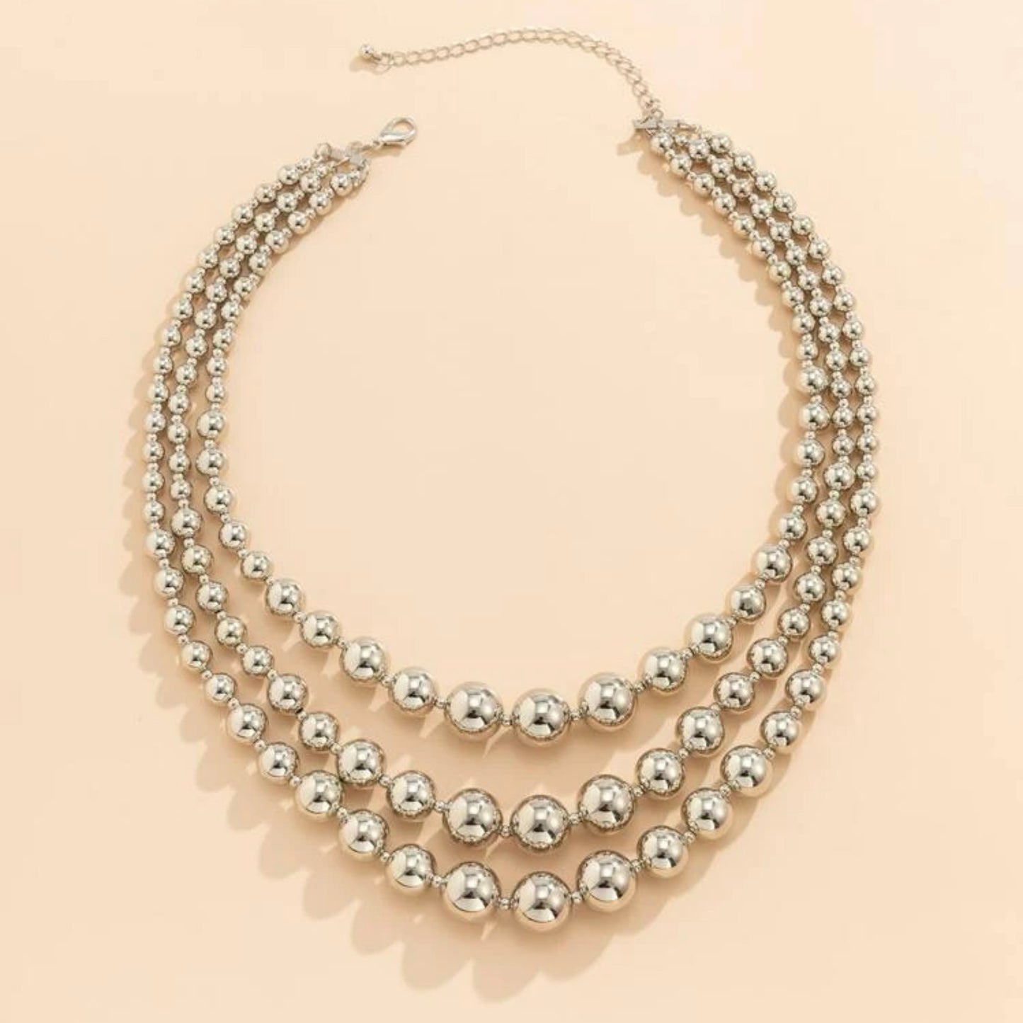 قلادة من الخرز متعدد الطبقات