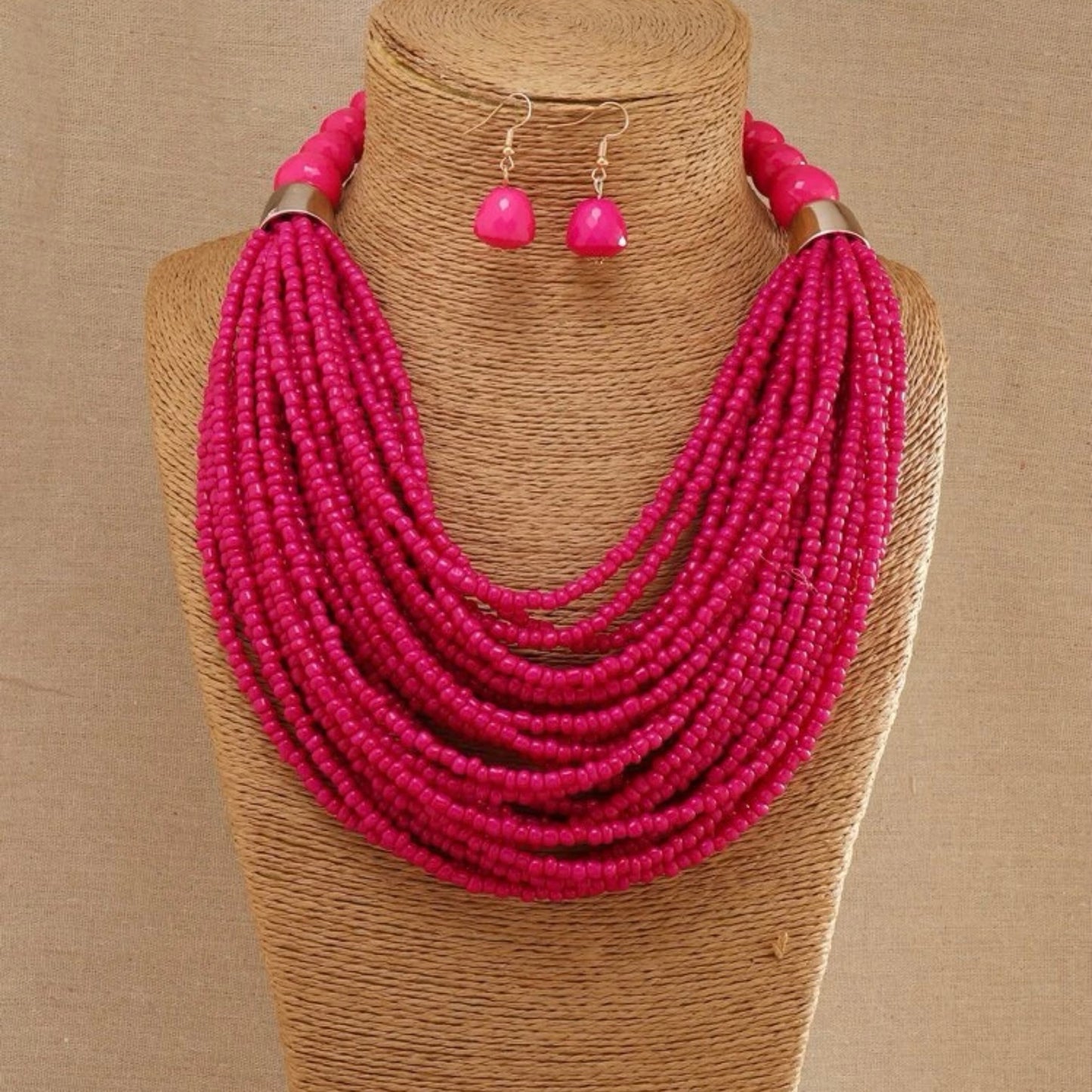 قلادة من الخرز الصغير متعدد الطبقات