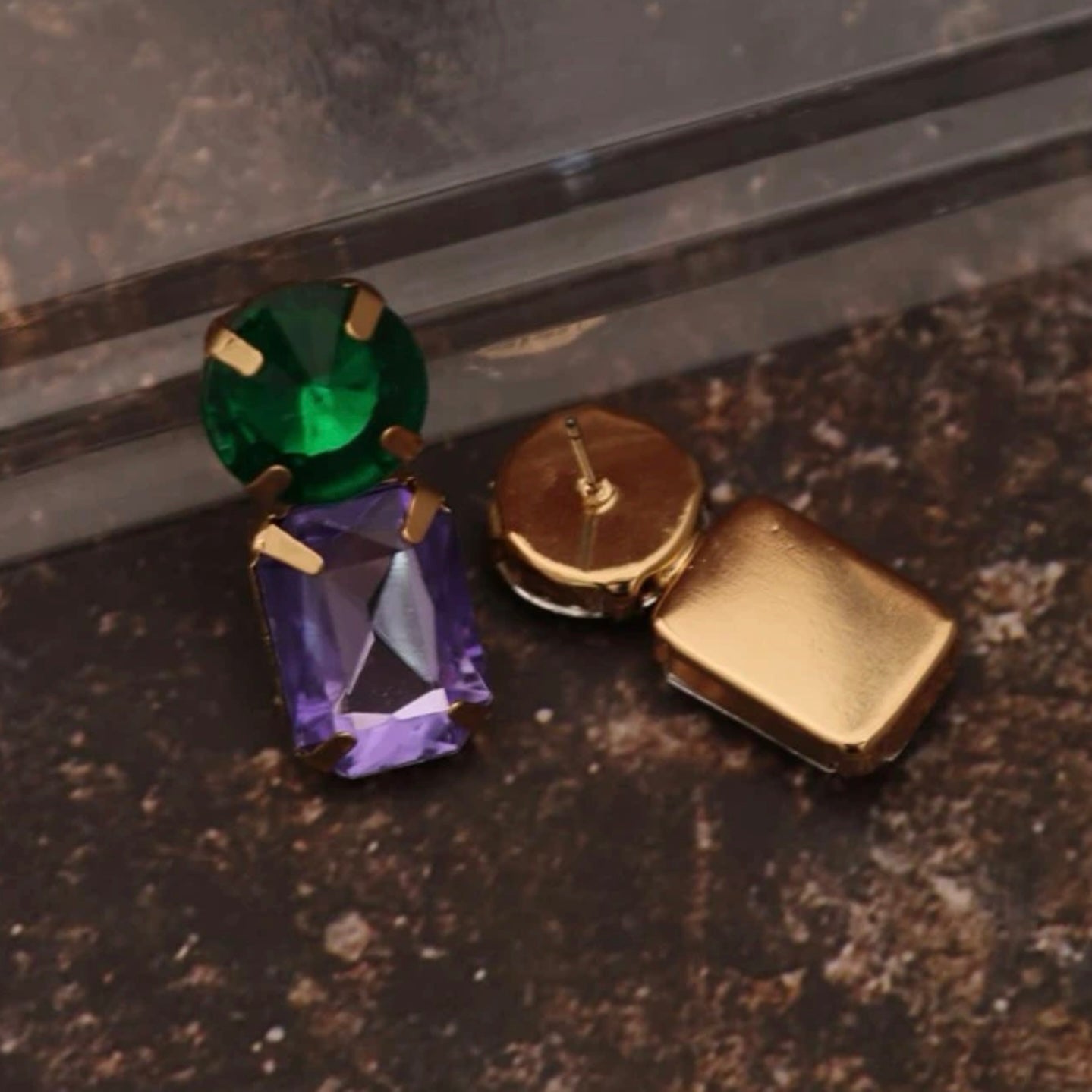 قرط حجري متدلي