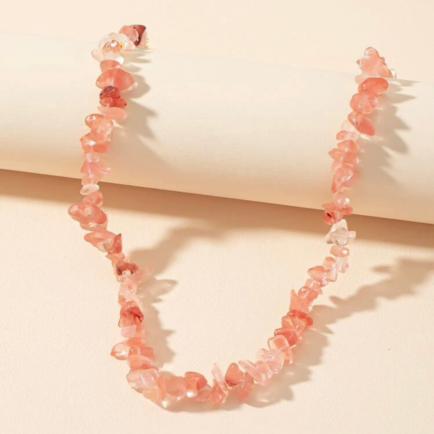 قلادة من الخرز الحجري