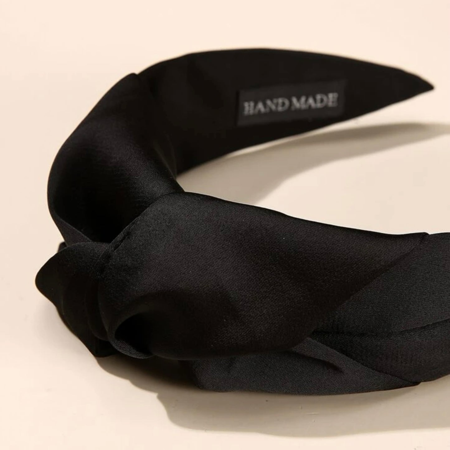 عصابة رأس من الحرير الأسود