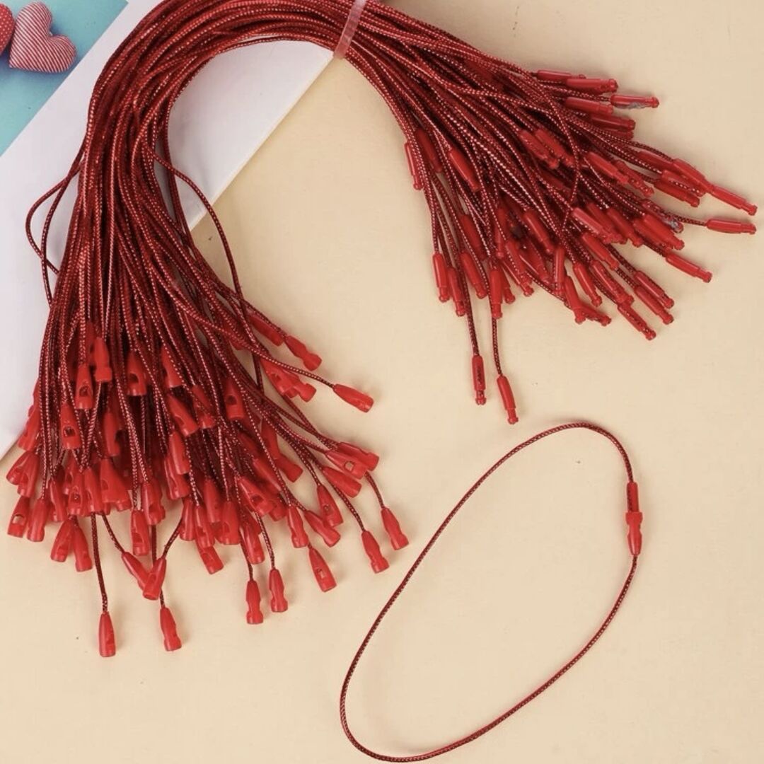 تعليق سلسلة العلامات