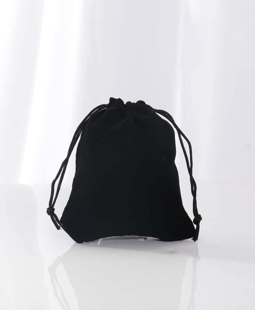 حقائب مخملية