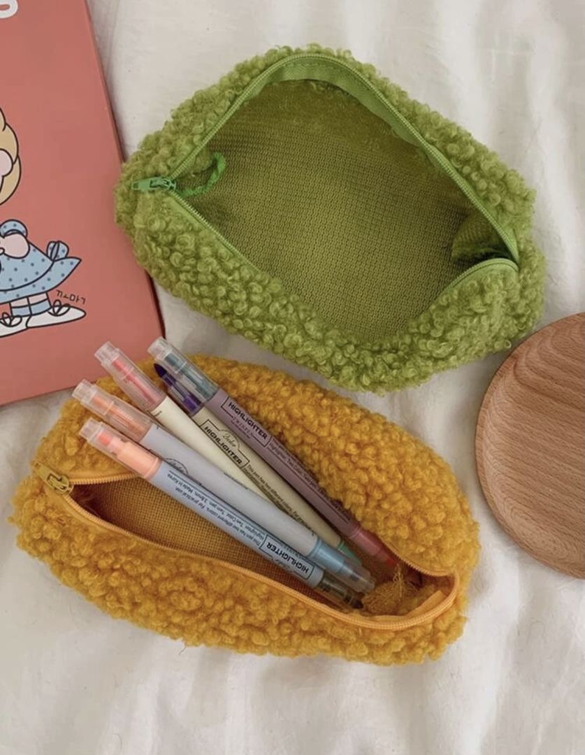 حافظة أقلام رصاص عادية