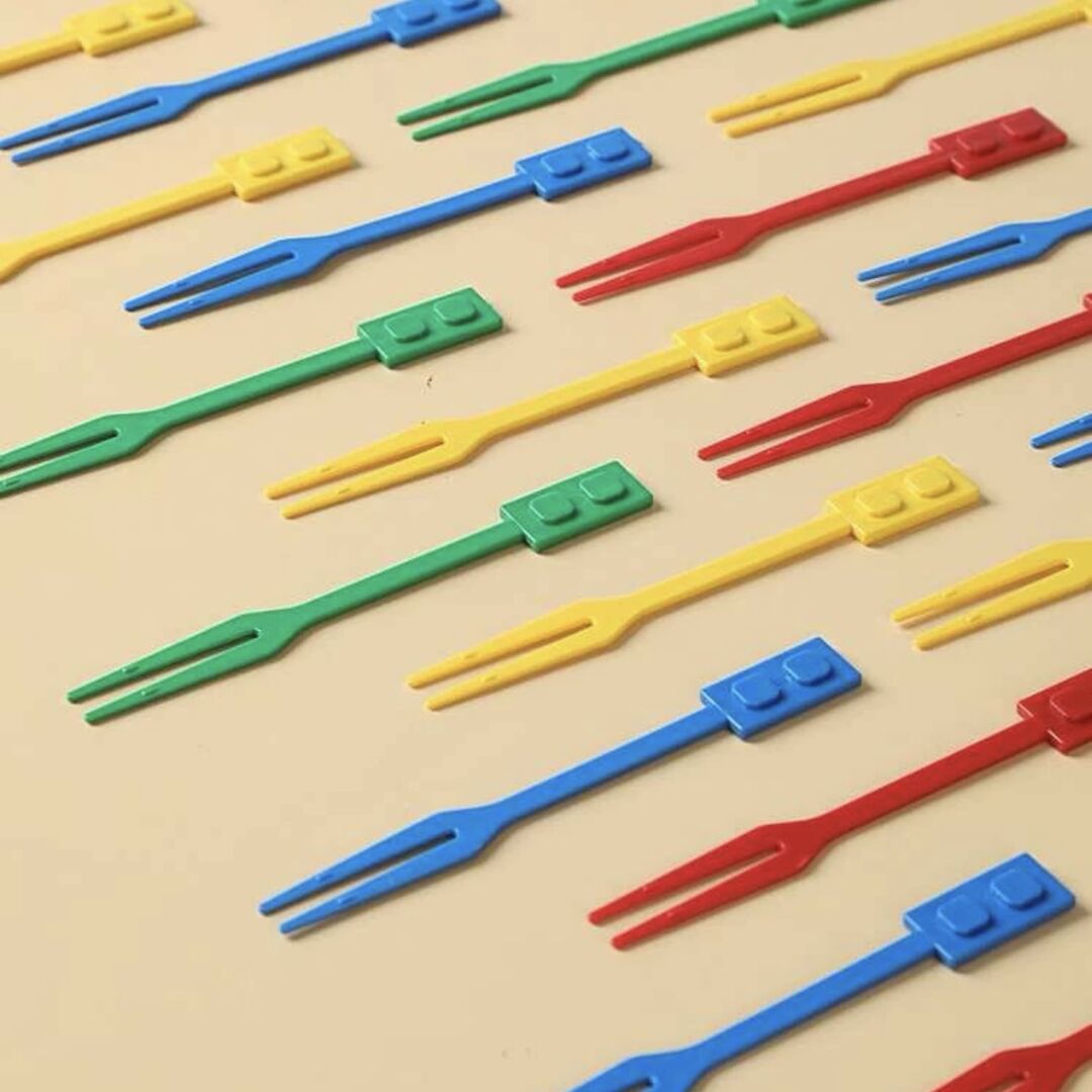 شوكة الفواكه الملونة