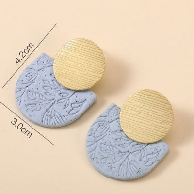 أقراط متدلية بنمط أوراق الشجر