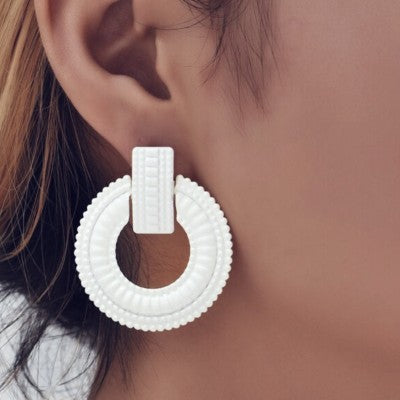 أقراط معدنية