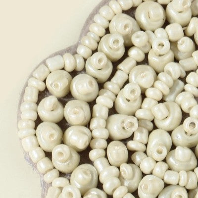 أقراط من الخرز