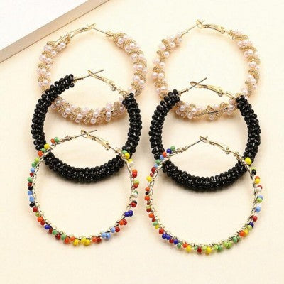 أقراط دائرية من الخرز