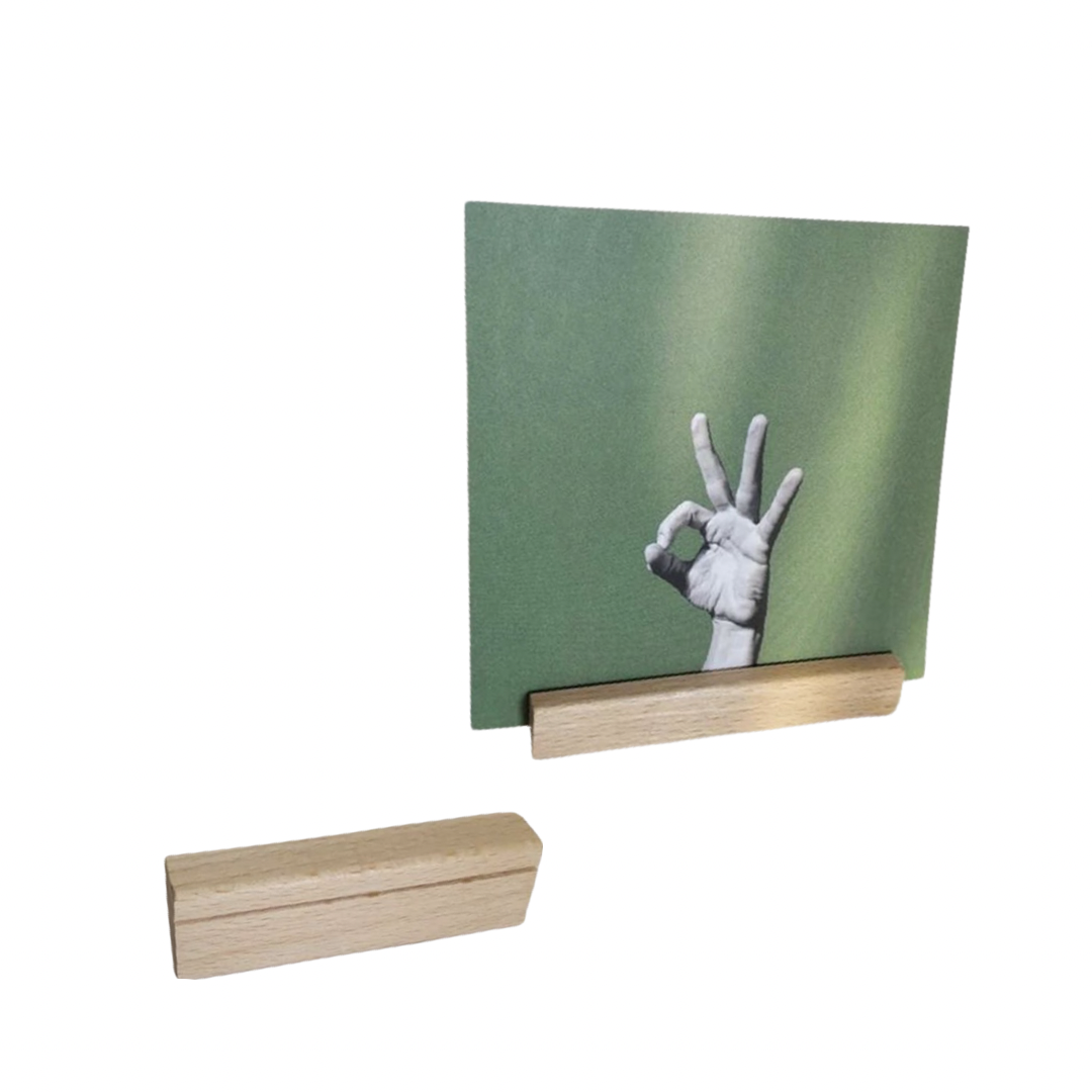 حامل البطاقة