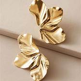 أقراط على شكل زهرة