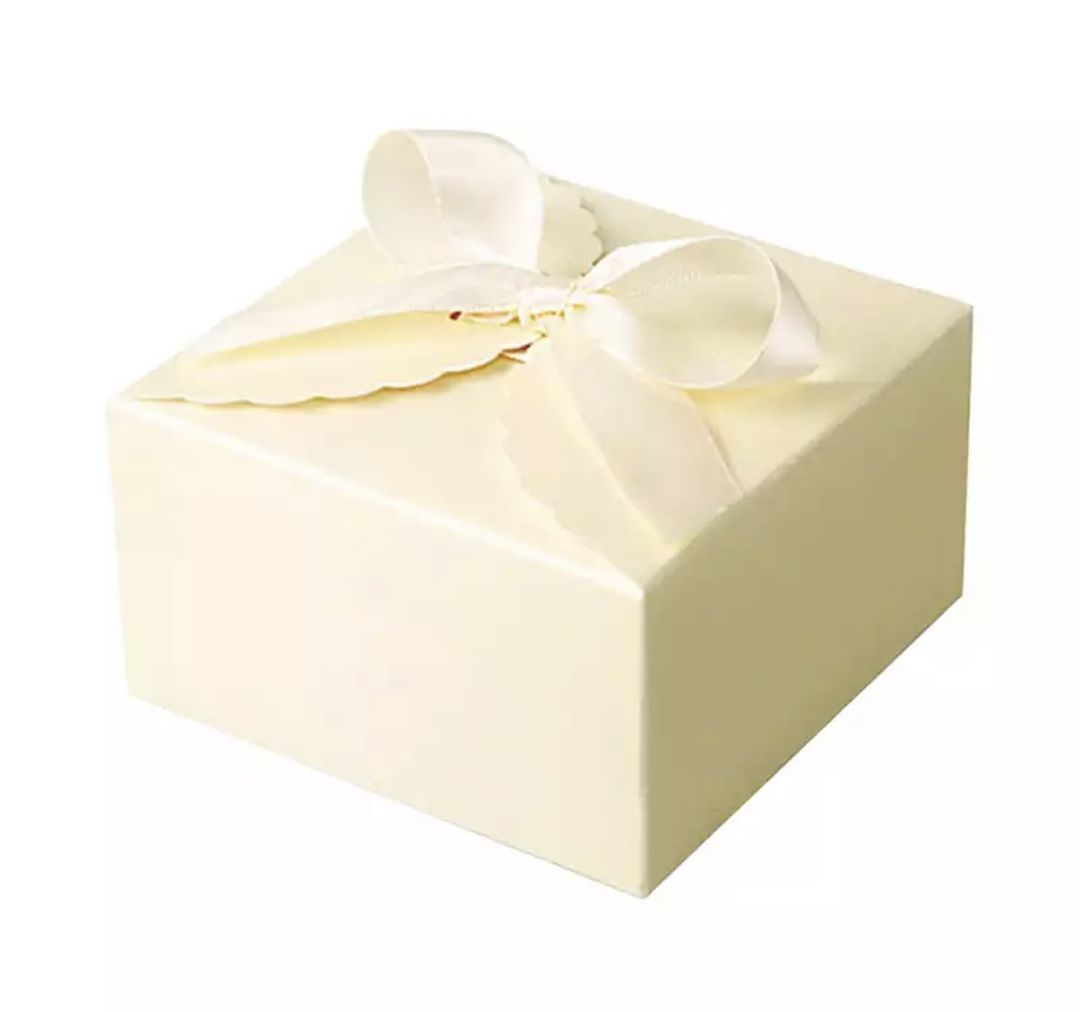 صندوق أصفر مع شريط