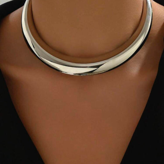 Glossy metallic necklace