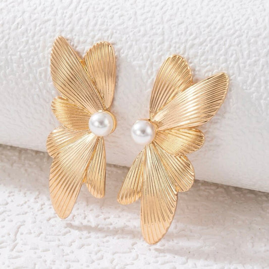 Pearl flower earring