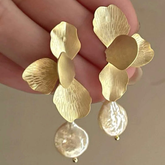 Gold & pearl earring