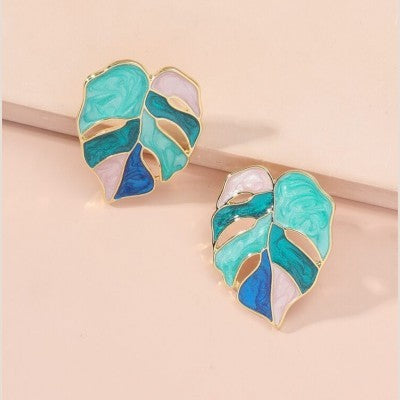 Leaf design earrings